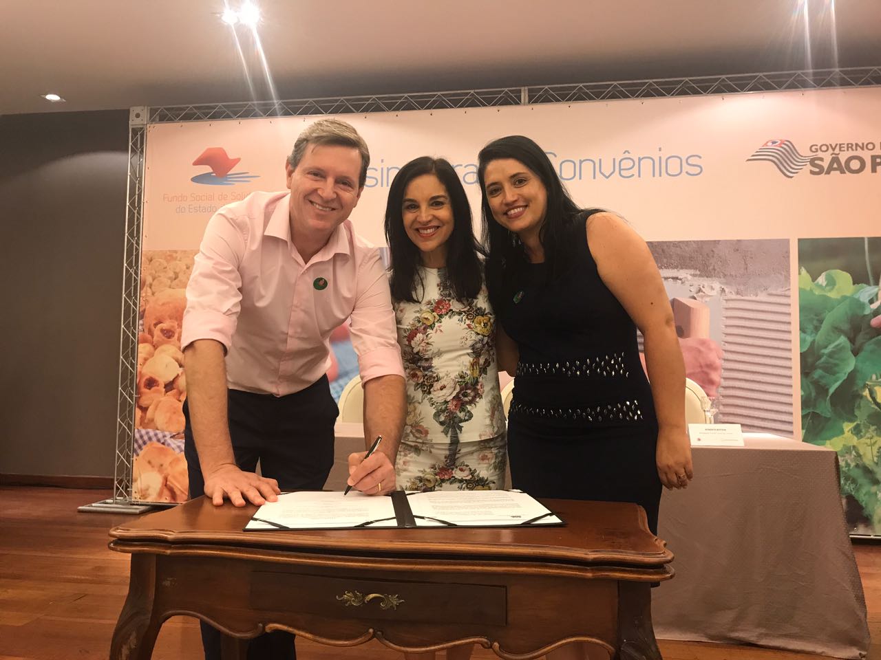 Prefeito e primeira-dama de Itararé (SP) assinam convênio com Lu Alckmin