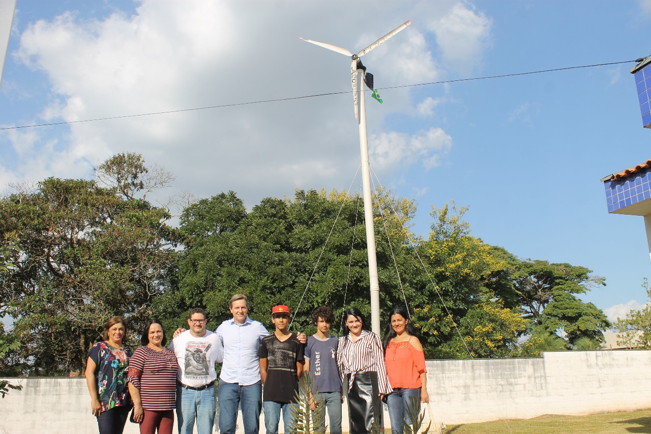 Alunos de Itararé (SP) criam projeto para gerar energia eólica
