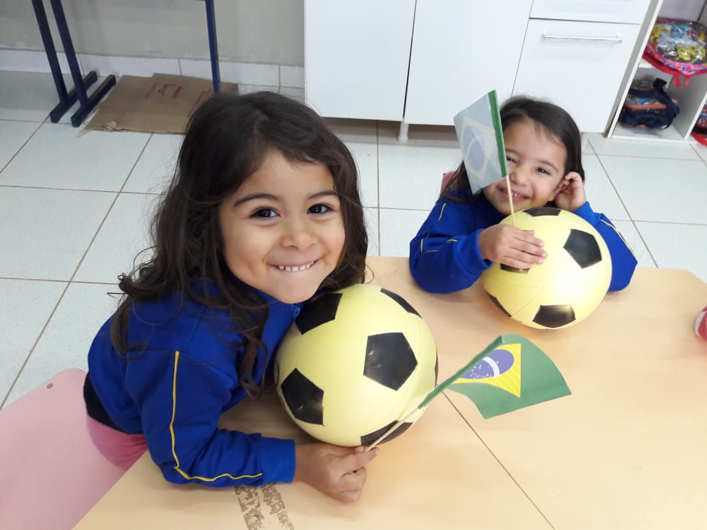 EM Herminio dos Santos Lages de Itararé (SP) celebra a Copa com atividades lúdicas