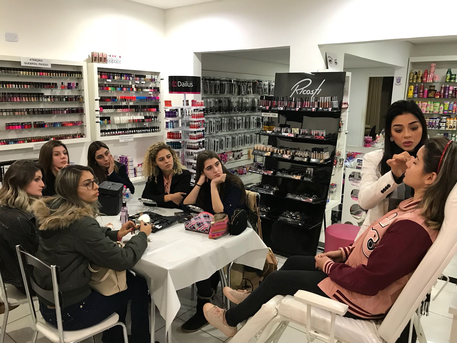 Candidatas a Miss Itararé (SP) Be Emotion 2018 participam de evento e workshop