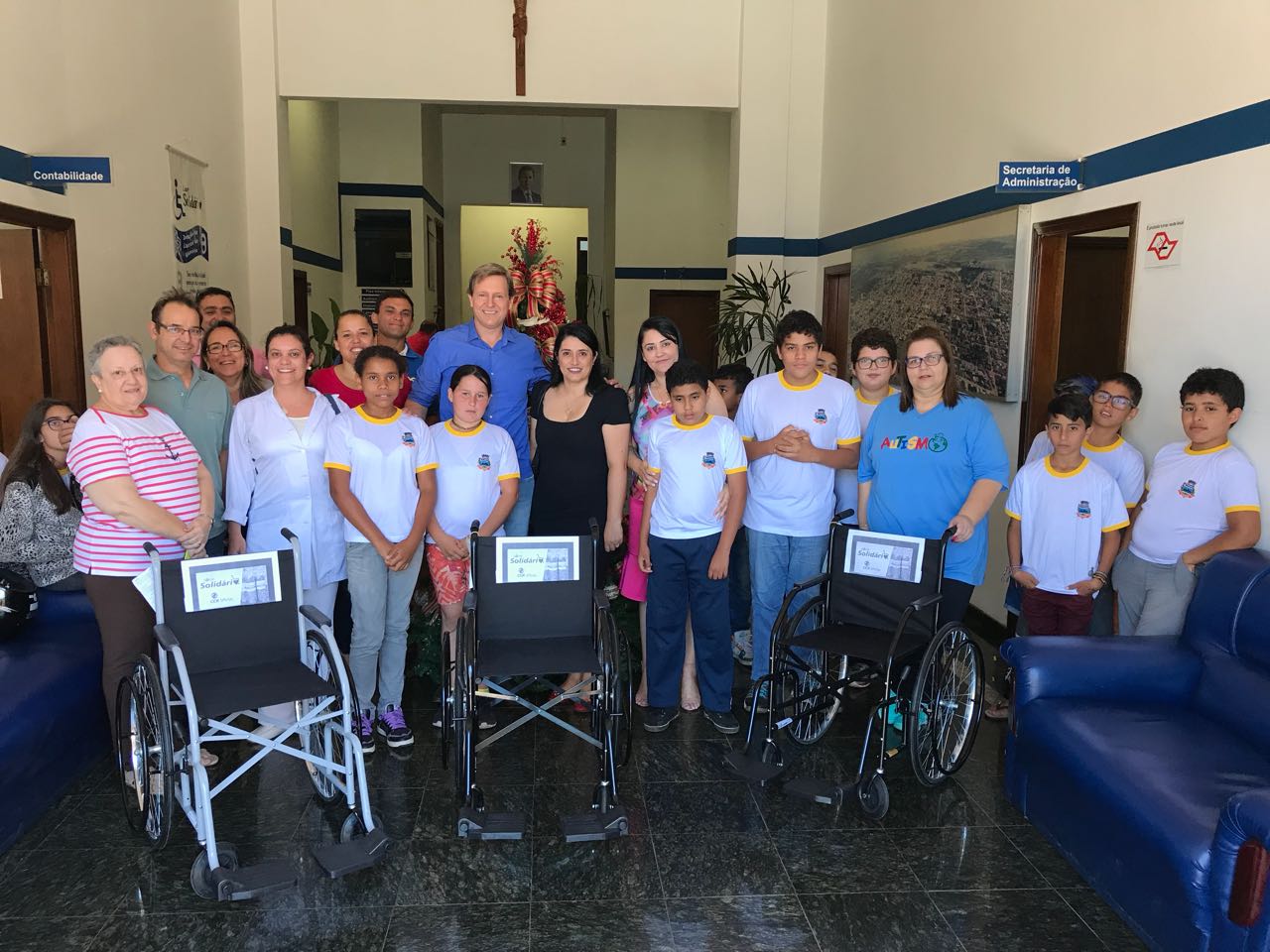 Prefeito de Itararé (SP) entrega cadeiras de rodas a três instituições