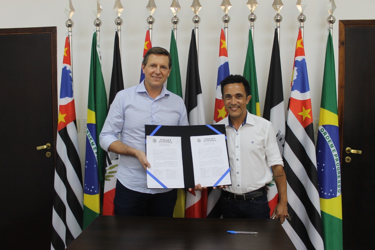 Heliton do Valle celebra parceria com Studio Like Massoterapia e Estética de Itararé (SP)