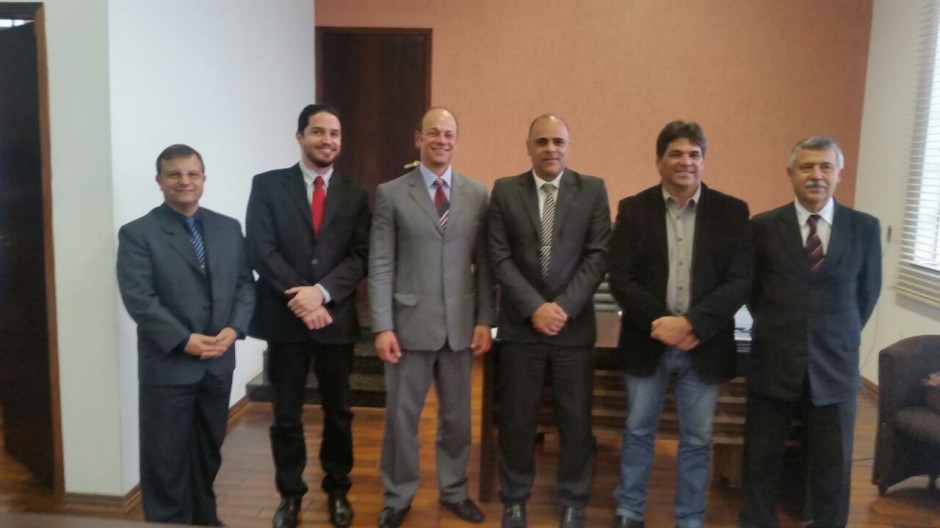 Zé Eduardo recebe magistrados
