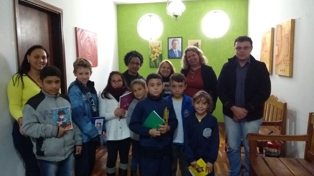 Alunos da EM Profª Ione Maria Marques de Itararé entrevistam diretor do Demutran