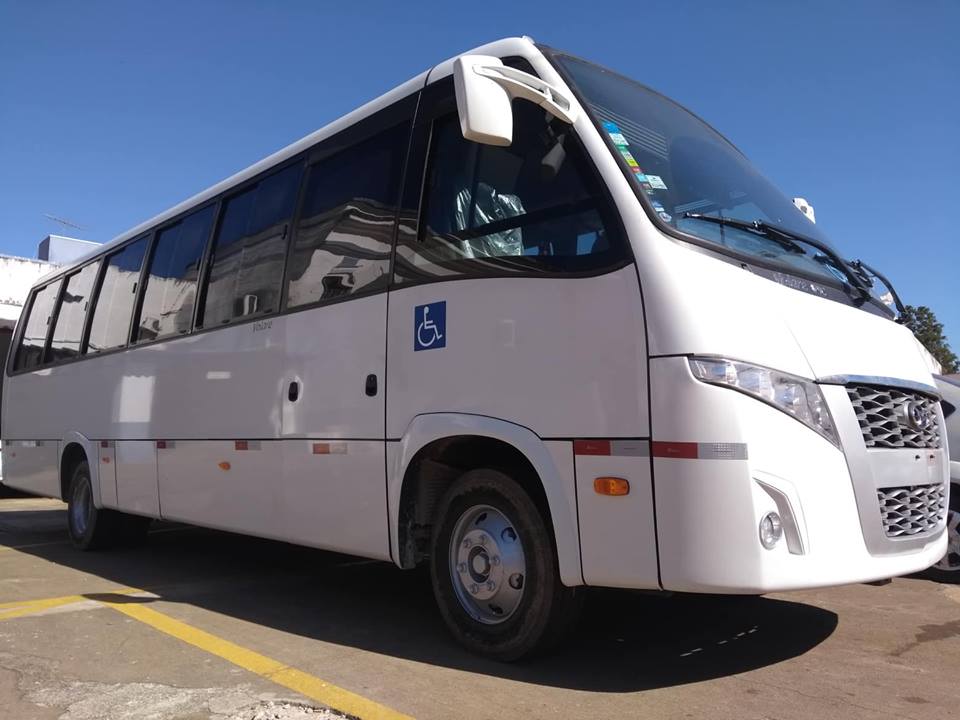 Com recursos próprios, prefeito de Itararé (SP) adquire micro-ônibus para a Saúde