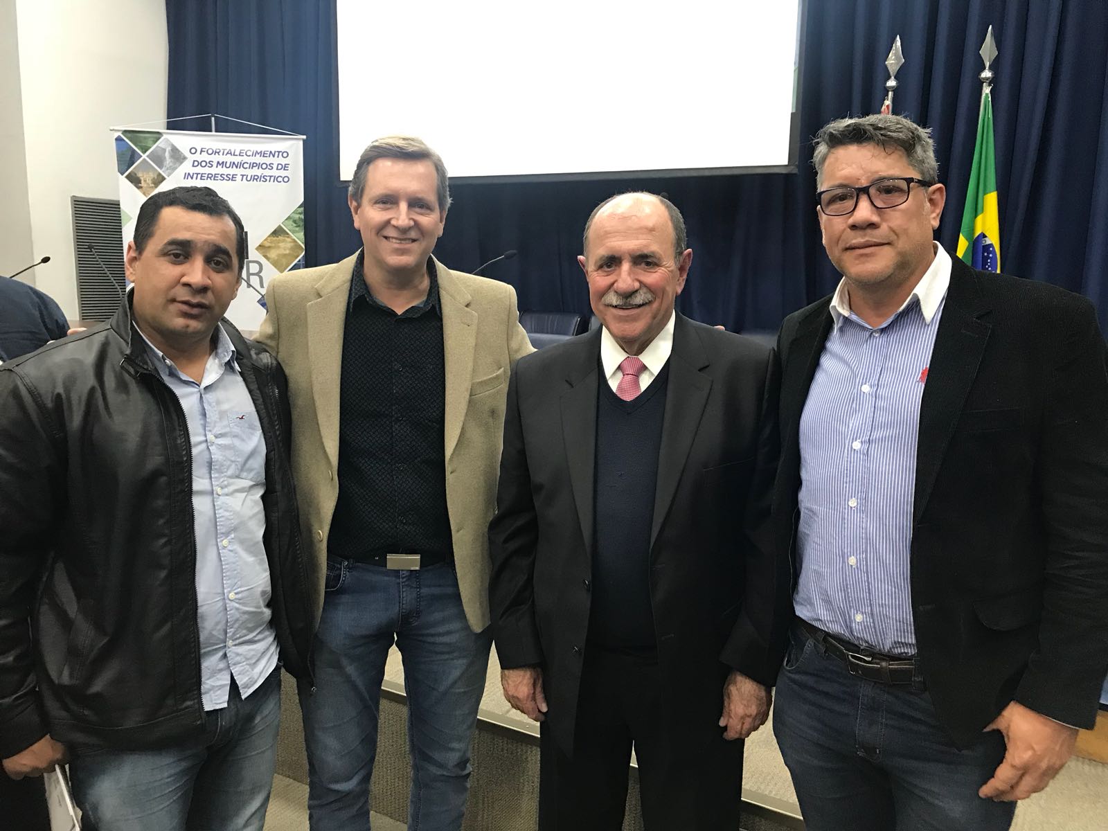 Prefeito de Itararé (SP) participa do lançamento da Frente Parlamentar dos Municípios de Interesse Turístico