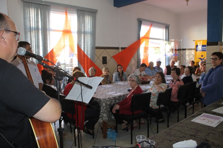 Cultura homenageia escritores do município