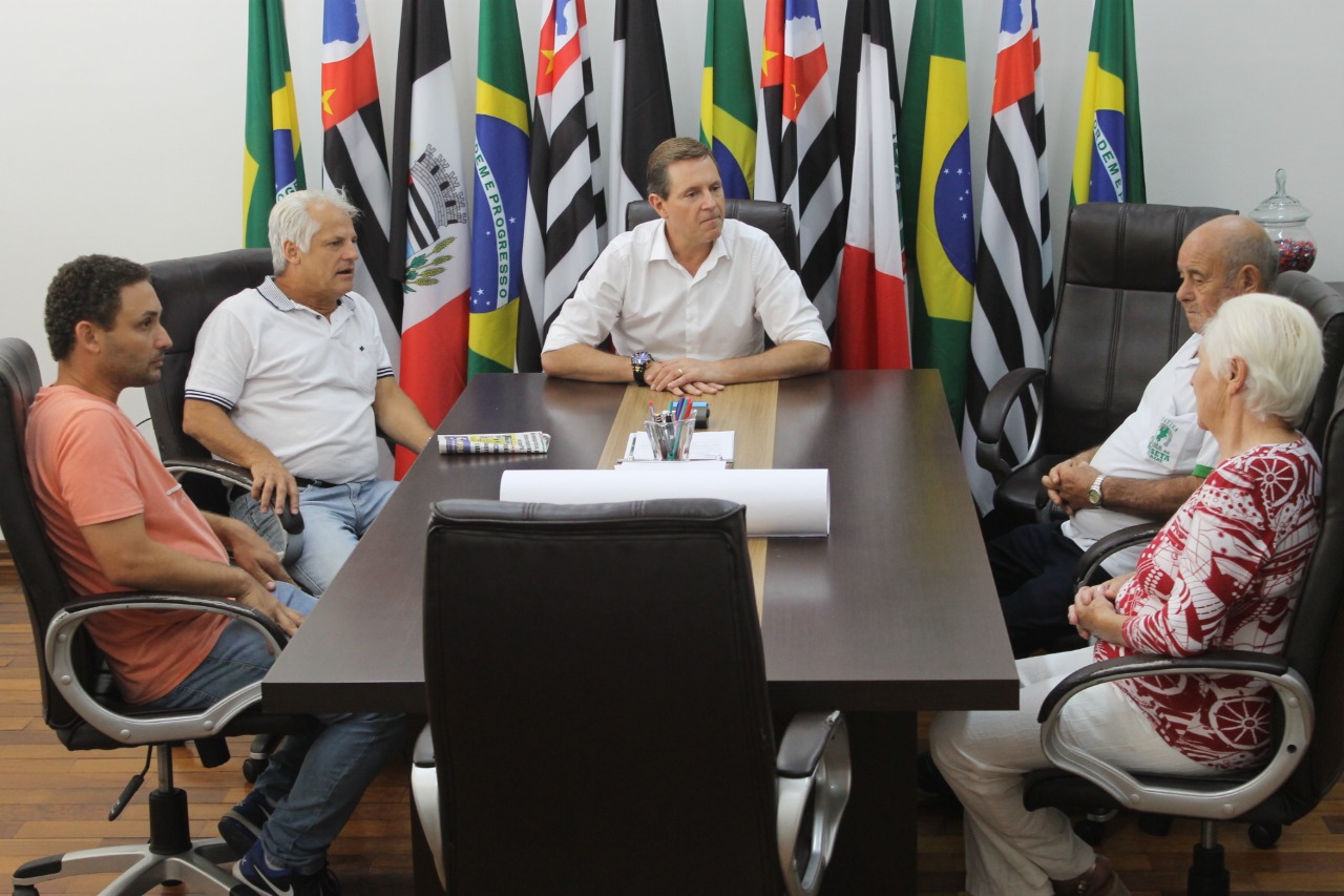 Prefeito de Itararé (SP) recebe medalhistas dos Jogos Regionais dos Idosos