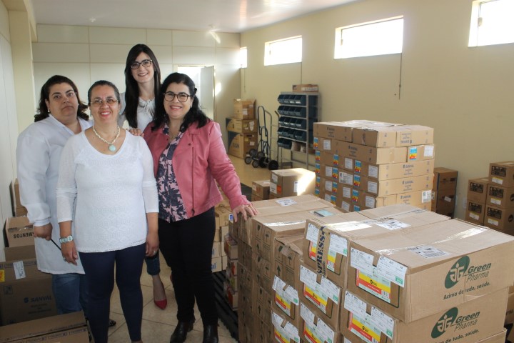 Prefeito de Itararé reabastece Farmácia Municipal