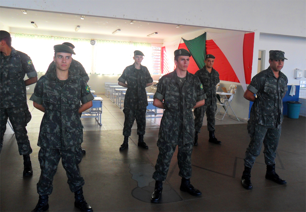Escola municipal comemora o Dia do Soldado