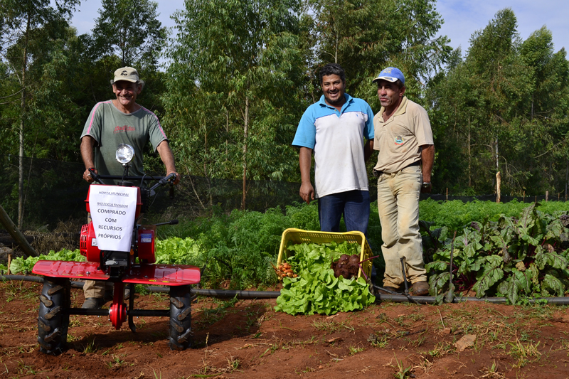 Horta Municipal recebe motocultivador