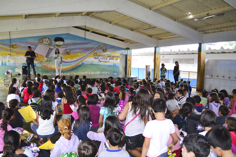 Prefeitura realiza entrega de ovos de Páscoa para alunos da rede estadual e municipal de ensino
