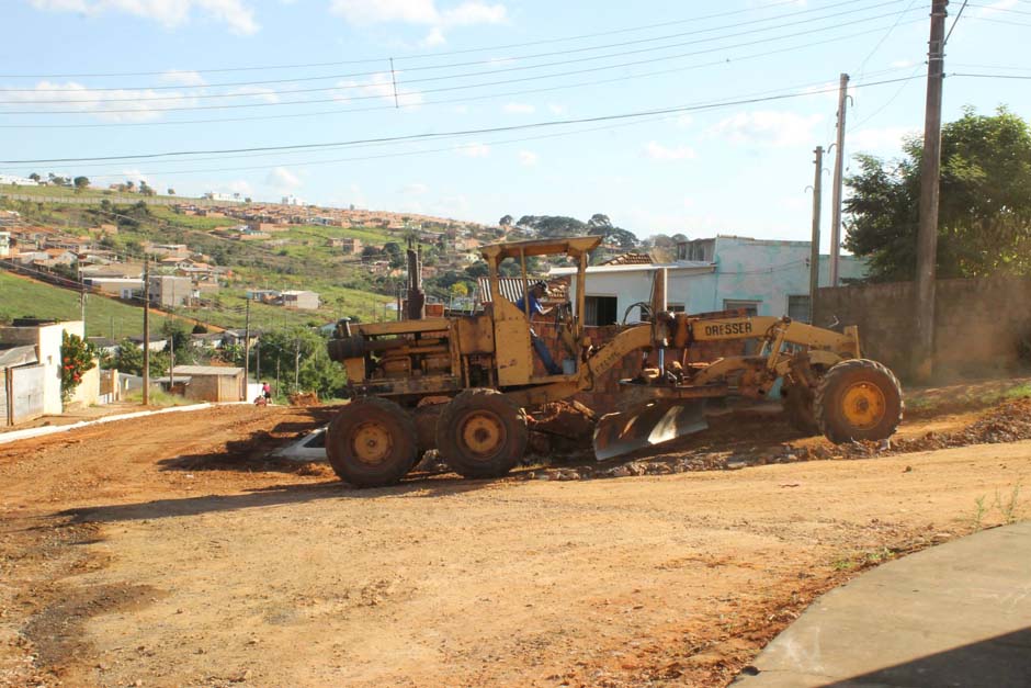 Prefeitura inicia obras para pavimentação de ruas do Jardim Regiane