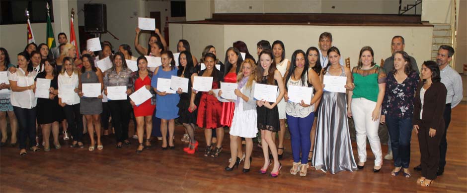Assistência Social, Senai e Senac formam 42 alunos em cursos profissionalizantes