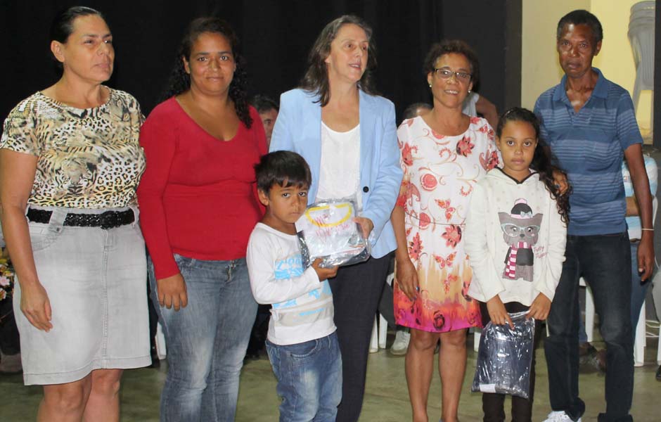 Rede municipal de ensino recebe kit de uniforme