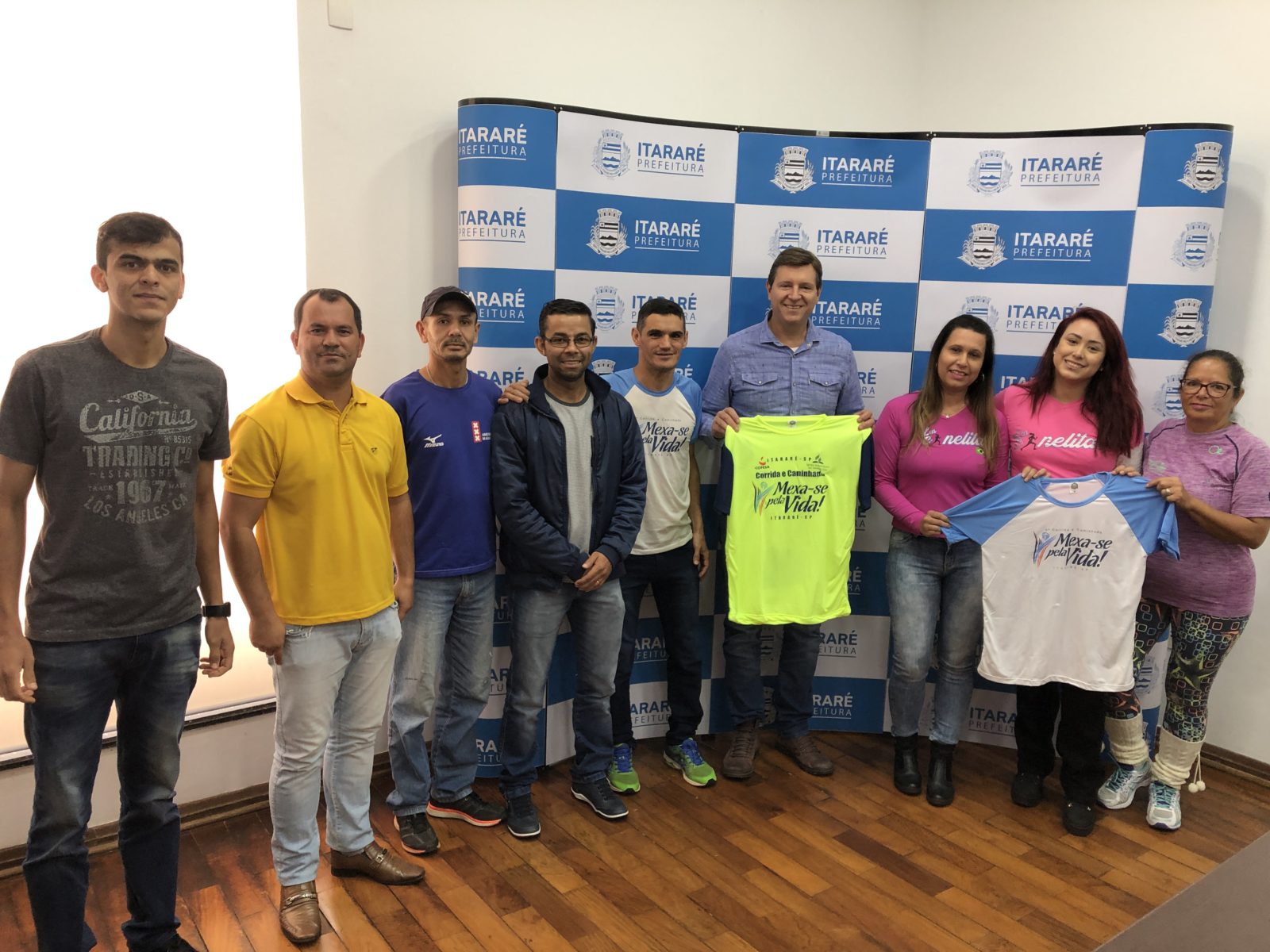 Prefeito de Itararé (SP), Heliton do Valle, se reúne com grupos de corrida de rua