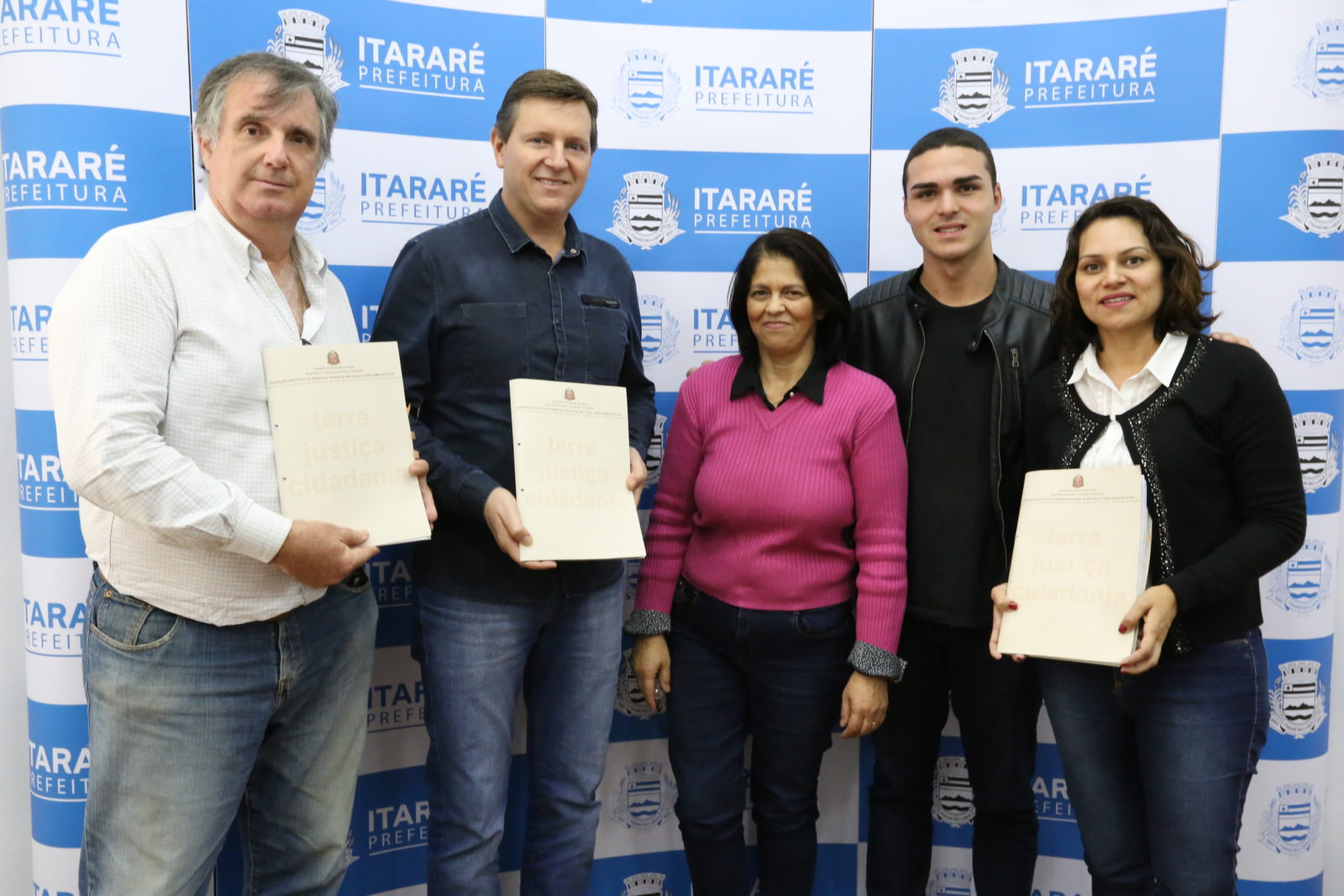 Prefeitura de Itararé (SP) assina finalização da regularização fundiária de Pedra Branca