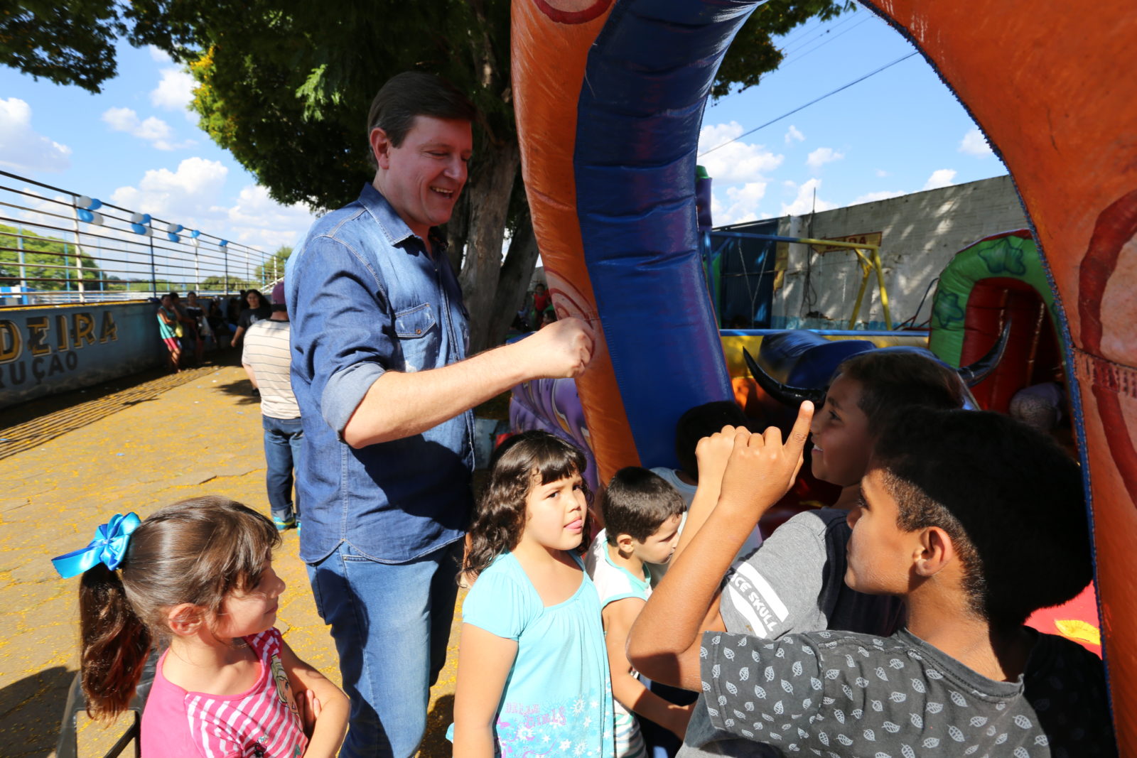 Prefeito de Itararé (SP) prestigia eventos em comemoração ao Dia das Crianças no município
