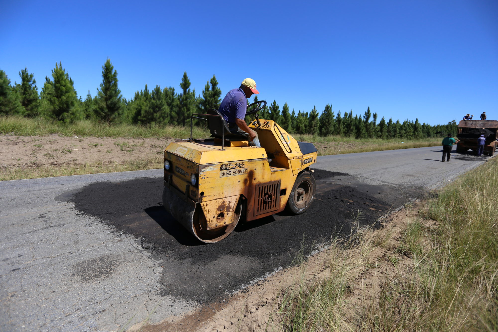 Com recursos próprios, Prefeitura de Itararé (SP) realiza ações de beneficiamento em estrada