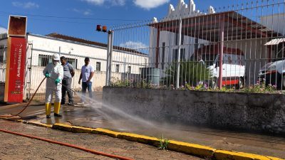 Coronavírus: Em parceria com a Sabesp, Prefeitura de Itararé (SP) realiza descontaminação de espaços públicos Coronavírus: Em parceria com a Sabesp, Prefeitura de Itararé (SP) realiza descontaminação de espaços públicos