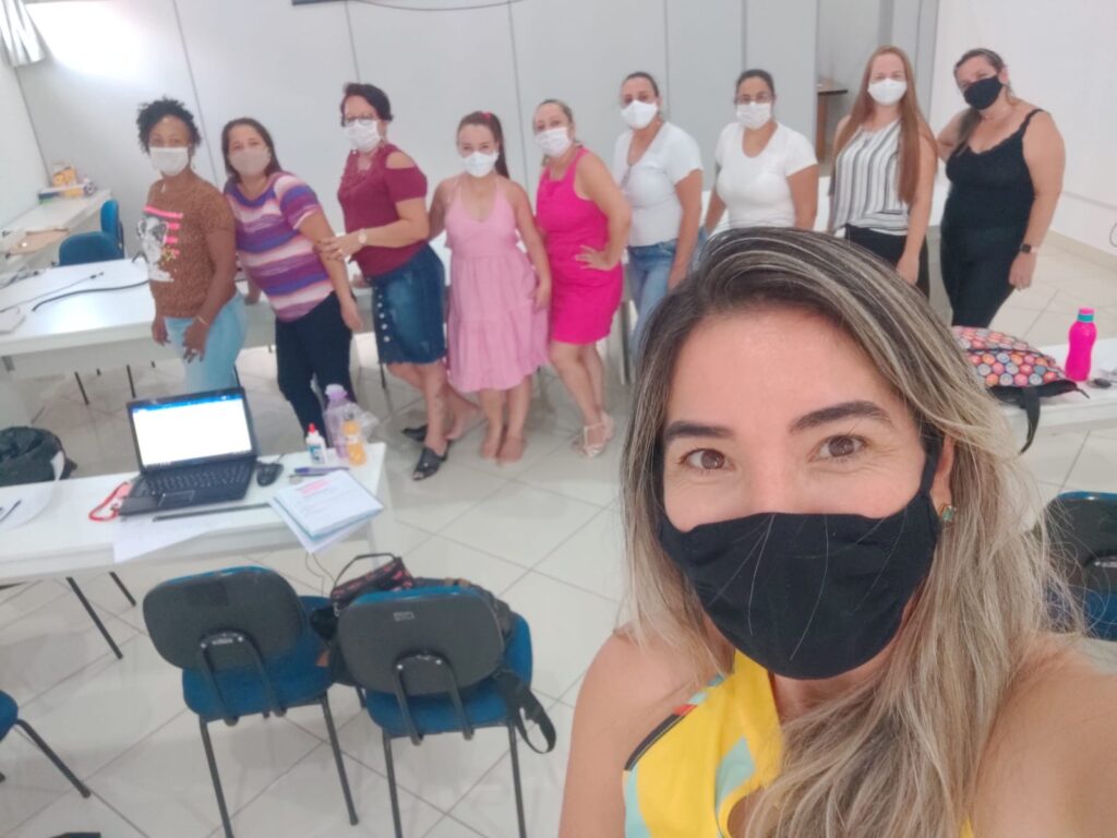 A ação foi ministrada pela supervisora de ensino, Ana Maria Ribas de Oliveira, e pela assessora técnica pedagógica, Adriana de Oliveira Corrêa A ação foi ministrada pela supervisora de ensino, Ana Maria Ribas de Oliveira, e pela assessora técnica pedagógica, Adriana de Oliveira Corrêa