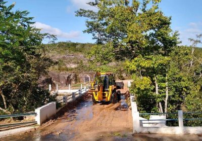 Prefeitura de Itararé (SP) realiza manutenção no Parque da Barreira Prefeitura de Itararé (SP) realiza manutenção no Parque da Barreira