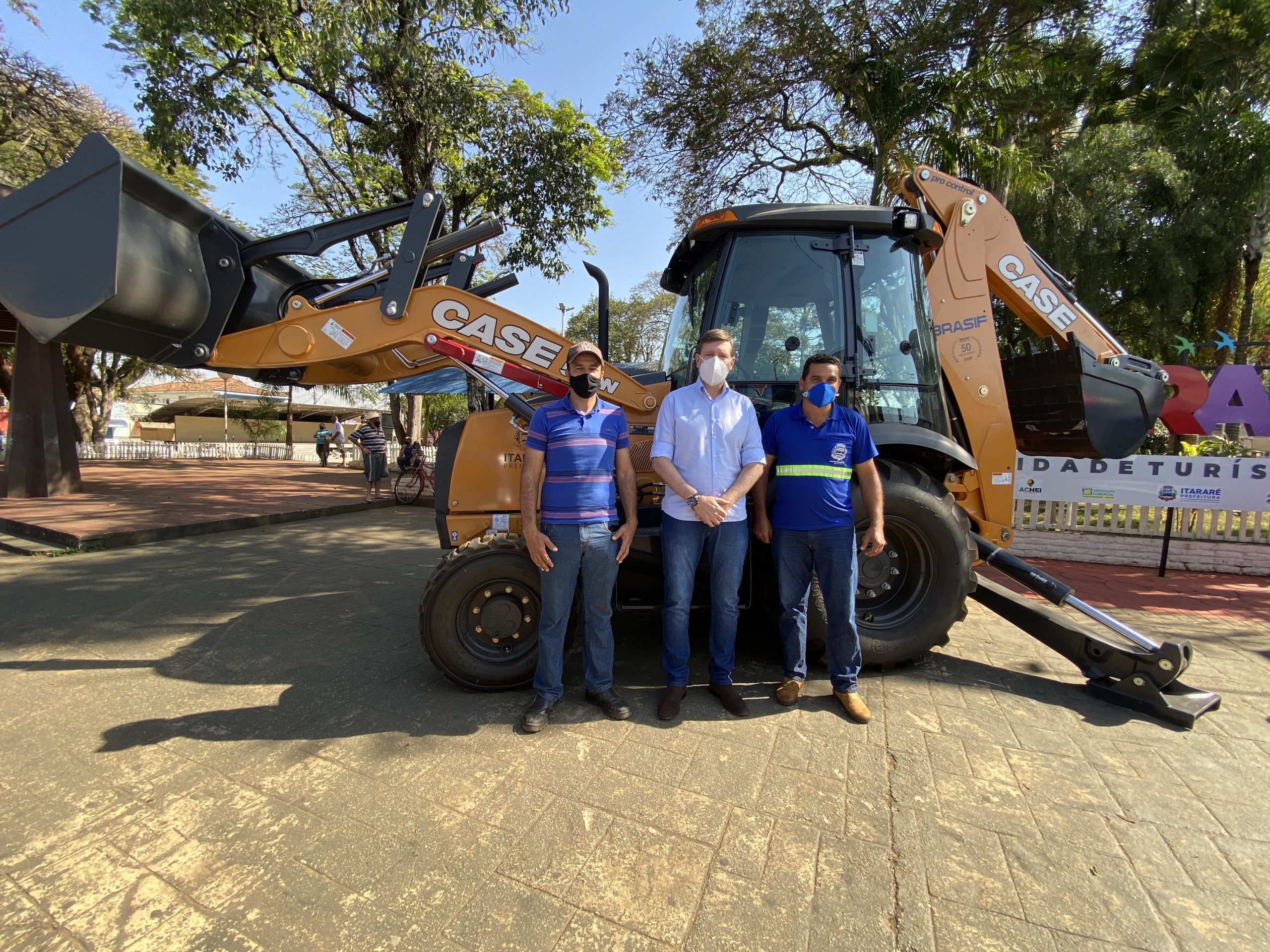 Prefeitura de Itararé (SP) conquista nova retroescavadeira traçada avaliada em R$ 255 mil para o município