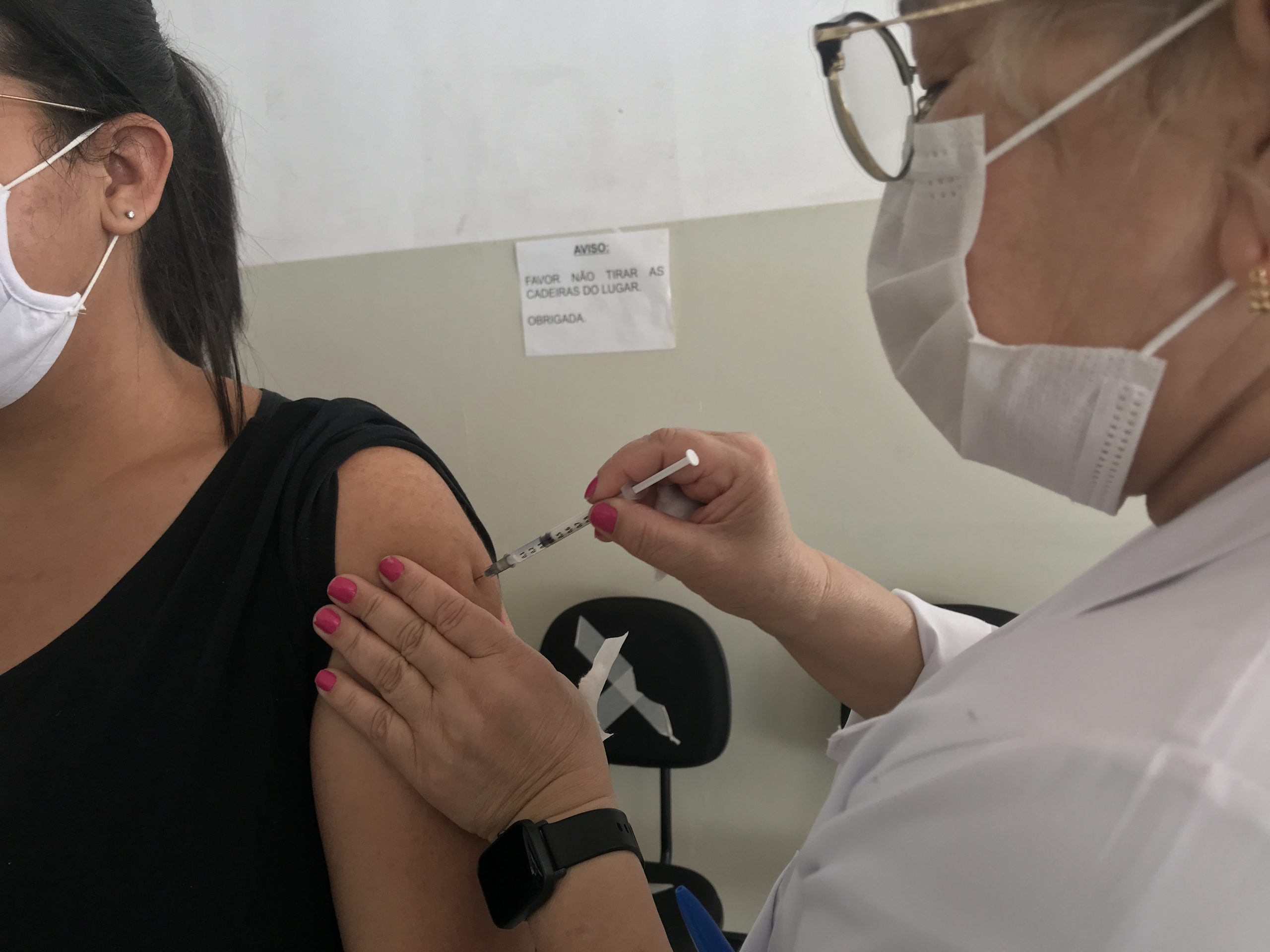 Calendário de vacinação: Adolescentes de 12 a 14 anos recebem primeira dose da vacina contra covid-19 nesta sexta (10) em Itararé (SP)