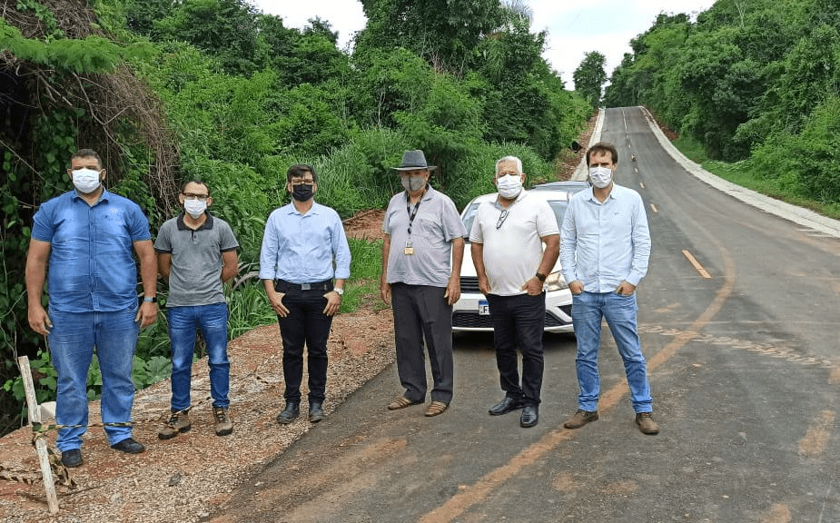 Prefeitura de Itararé (SP) realiza obras de asfalto em estrada que interliga os distritos Cerrado e Santa Cruz dos Lopes