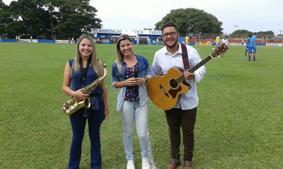 João Paulo e Gislaine realizam abertura do jogo de estreia da AA Itararé em casa