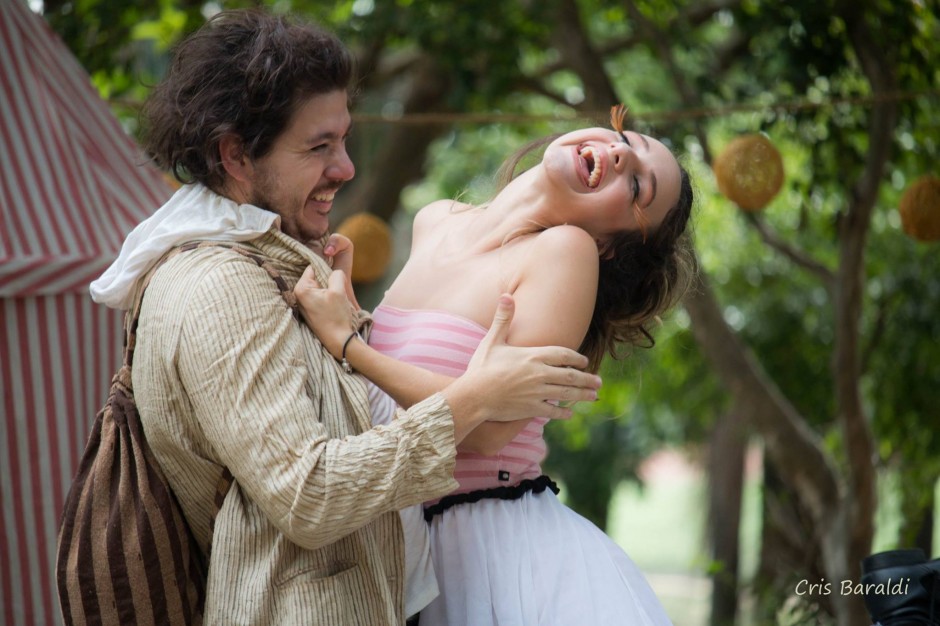 Praça São Pedro recebe a peça teatral “Sonhos de uma Noite de Verão”