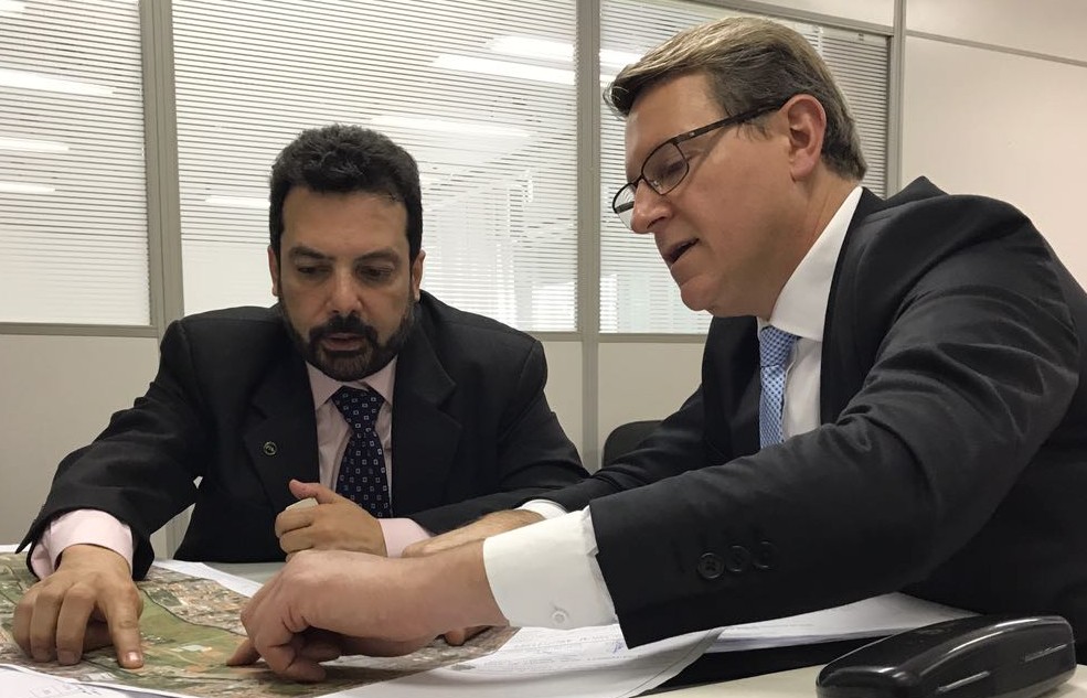 Em Brasília (DF), prefeito de Itararé solicita doação de áreas para construção de moradia popular