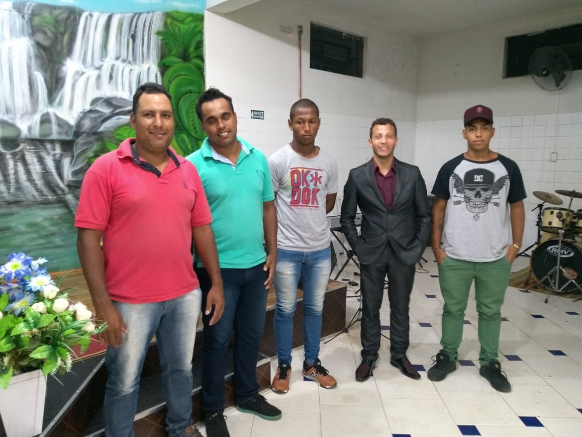 Banda Celestial se apresenta nesta quarta-feira (25) na Feira da Lua em Itararé (SP)