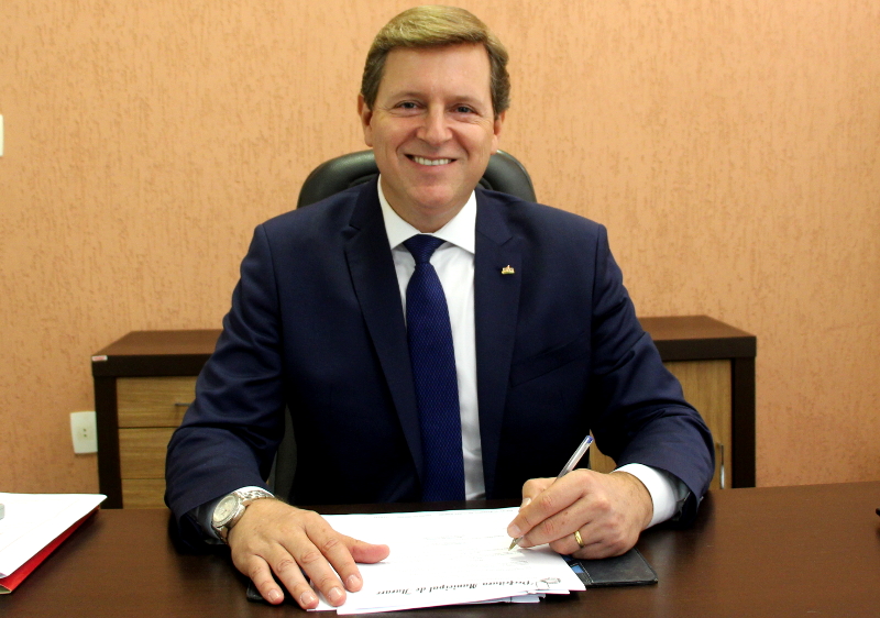 Heliton do Valle é empossado prefeito de Itararé (SP)
