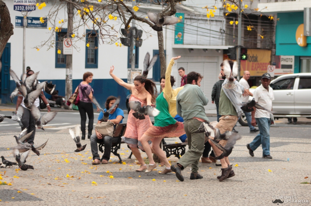 Cia. Domínio Público realiza intervenção de dança na Praça São Pedro
