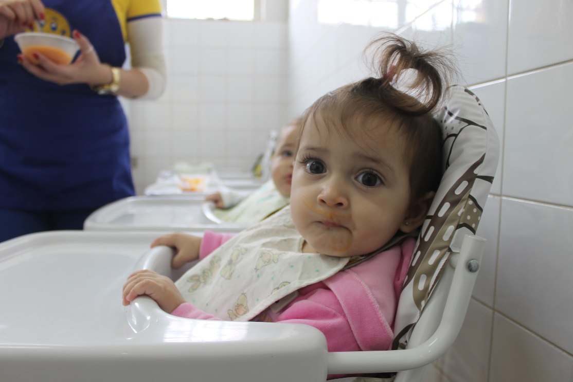 Prefeito de Itararé (SP) entrega 100 cadeiras de alimentação às creches do município