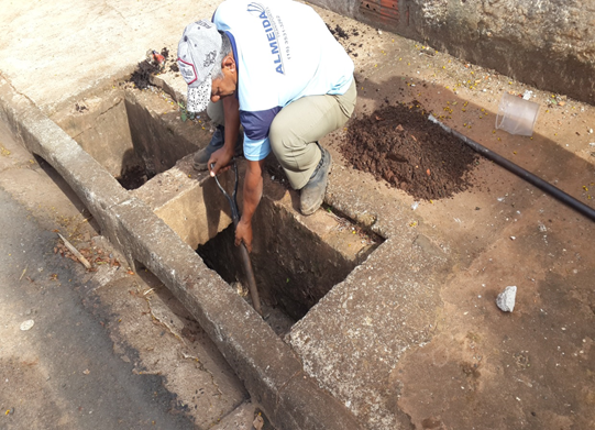 Prefeitura realiza limpeza de bueiros