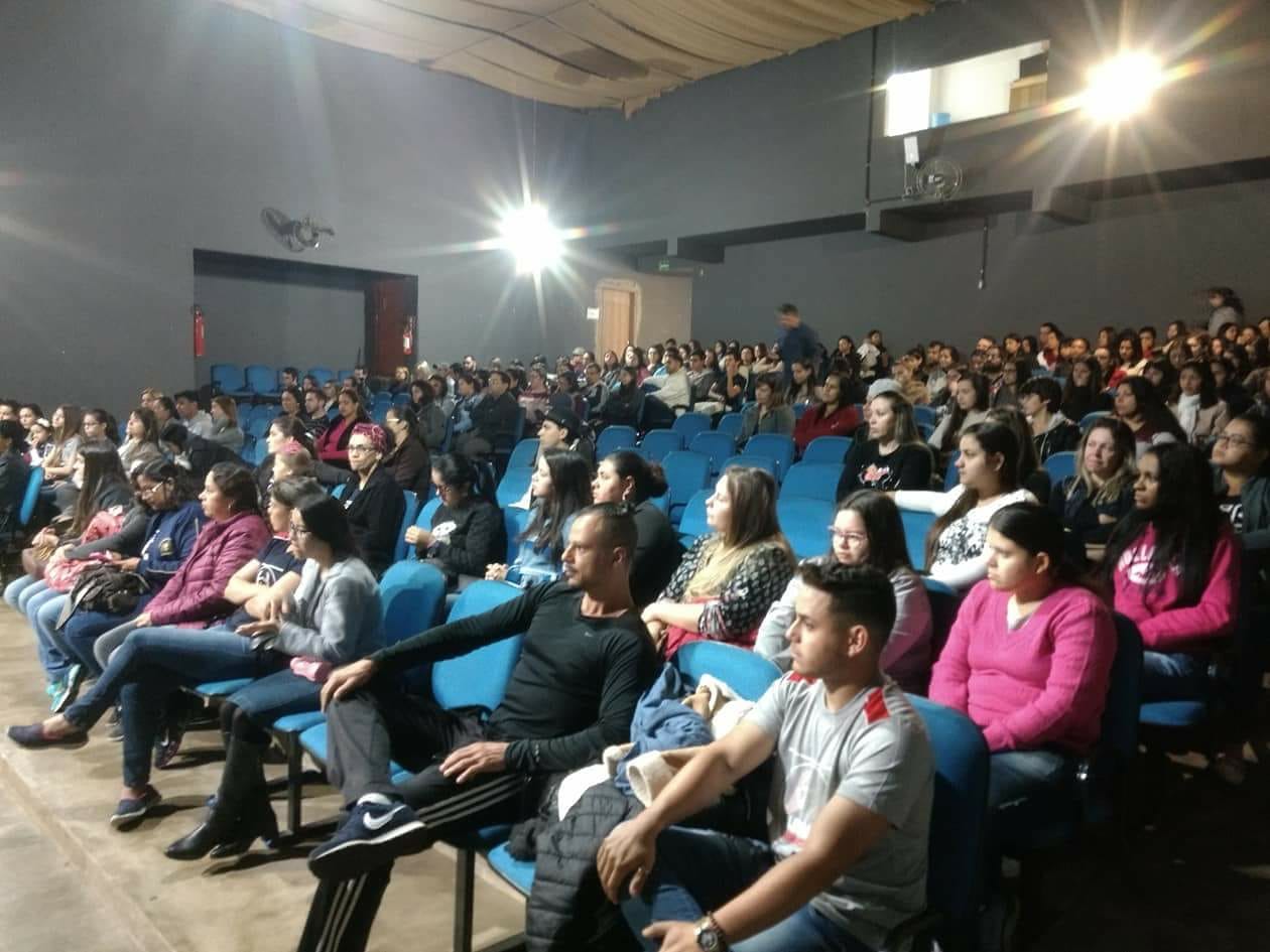 Gestão Heliton do Valle promove capacitação para servidores da Rede Municipal de Ensino de Itararé (SP)
