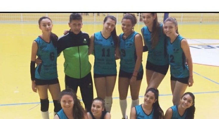 Vôlei feminino disputa semifinal em Itararé (SP)