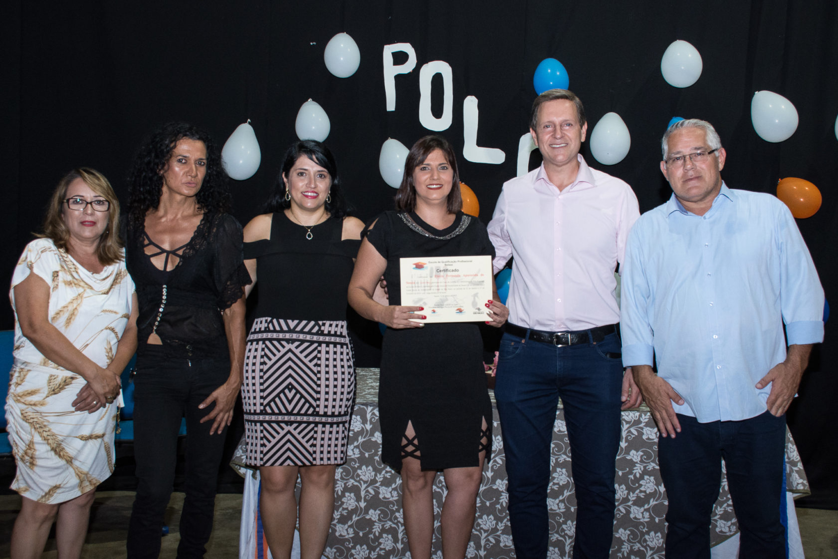 Primeira turma das escolas da Beleza e Construção Civil em Itararé (SP) recebe certificado de conclusão de curso