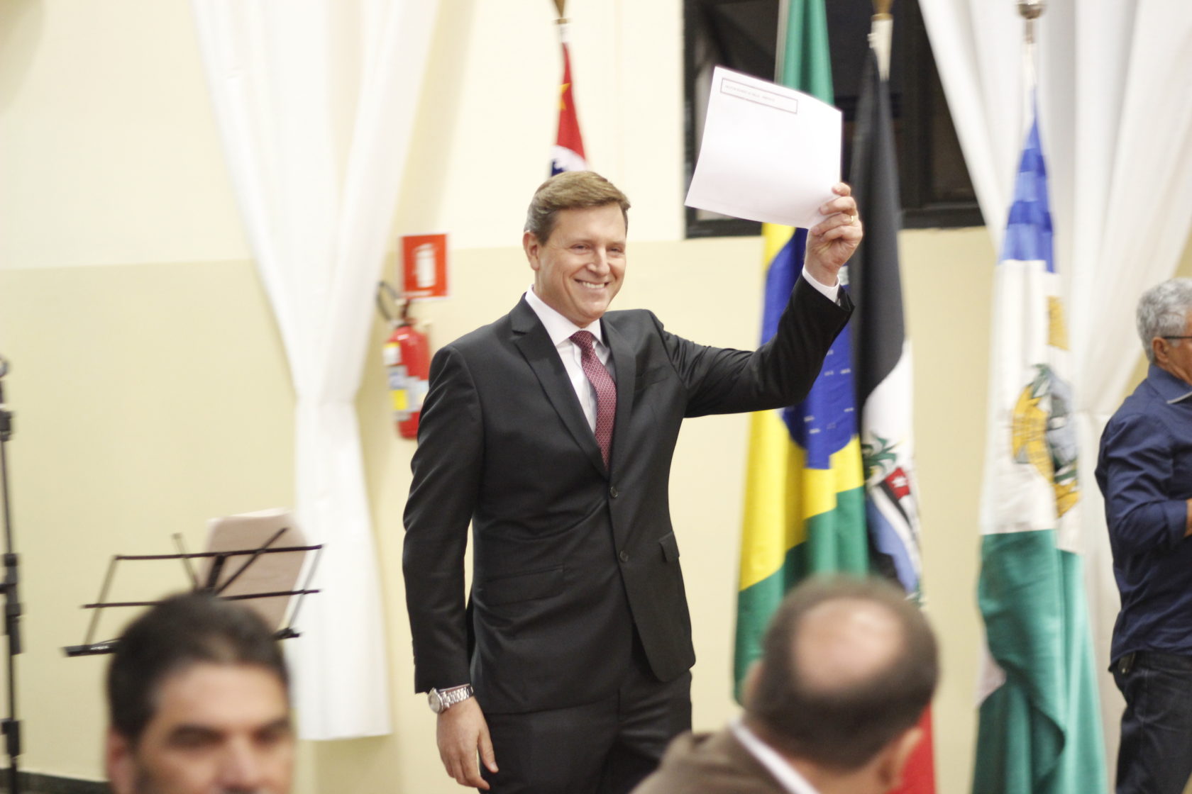 Prefeito de Itararé (SP), Heliton do Valle, encerra 2017 com saldo positivo e apresenta resultados à população
