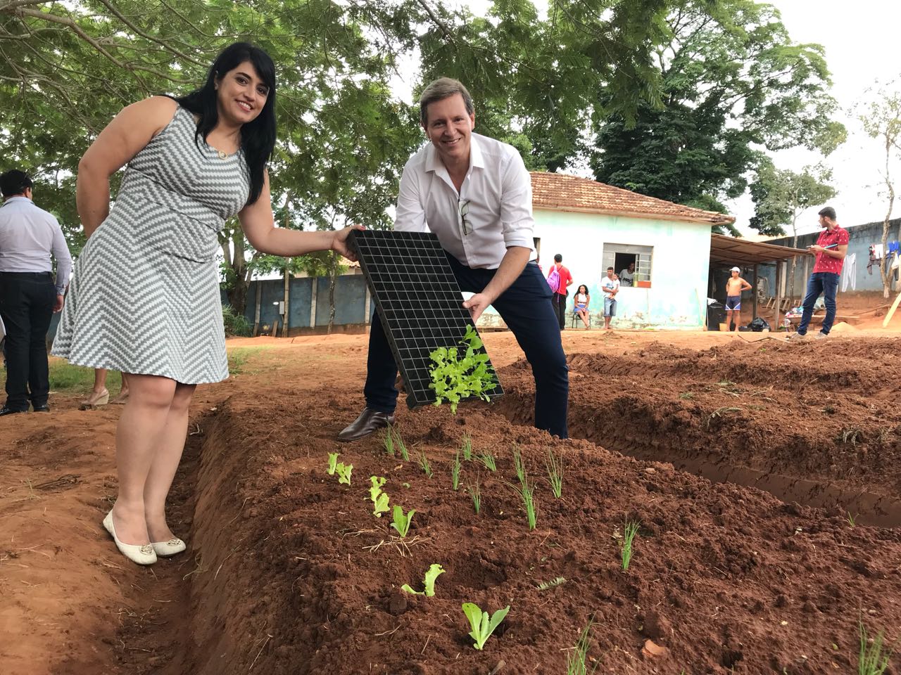 Após dois anos estagnado, gestão Heliton do Valle reativa Fundo Social de Solidariedade de Itararé (SP) e inaugura projeto Horta Educativa