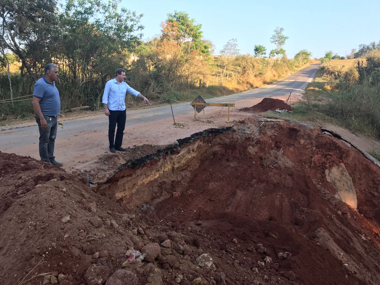 Prefeito de Itararé (SP) acompanha obras rurais