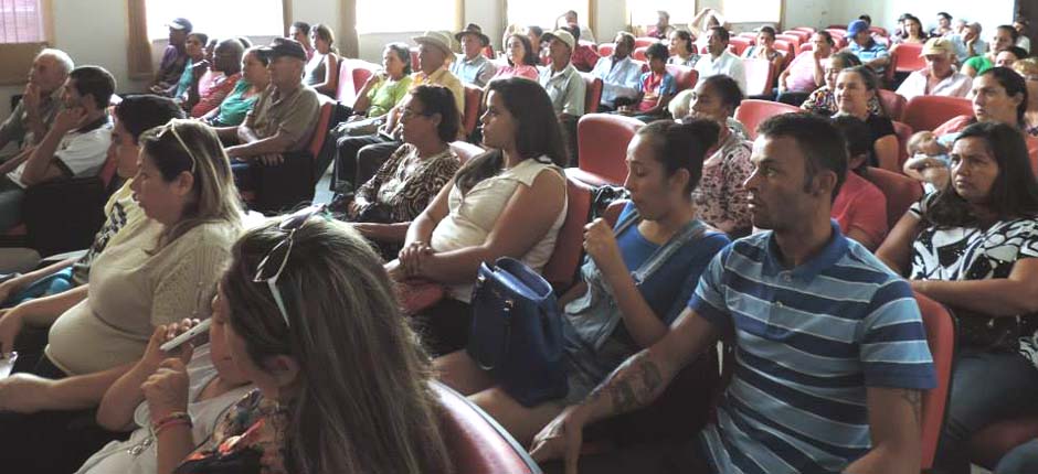 Produtores da Agricultura Familiar assinam contrato com Programa de Habitação Rural
