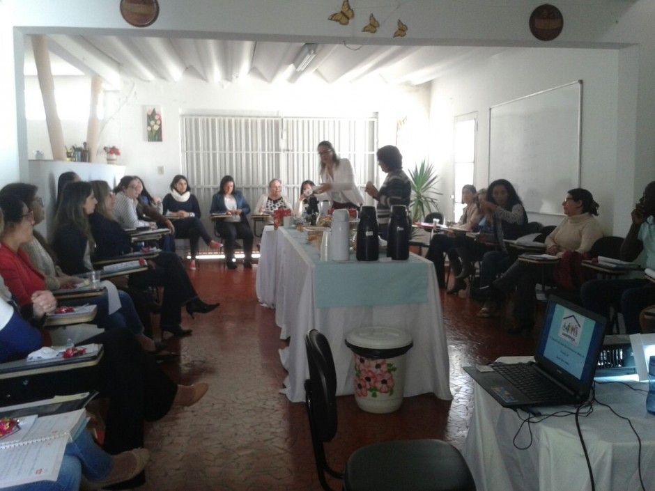 Cras reúne representantes da rede de assistência social
