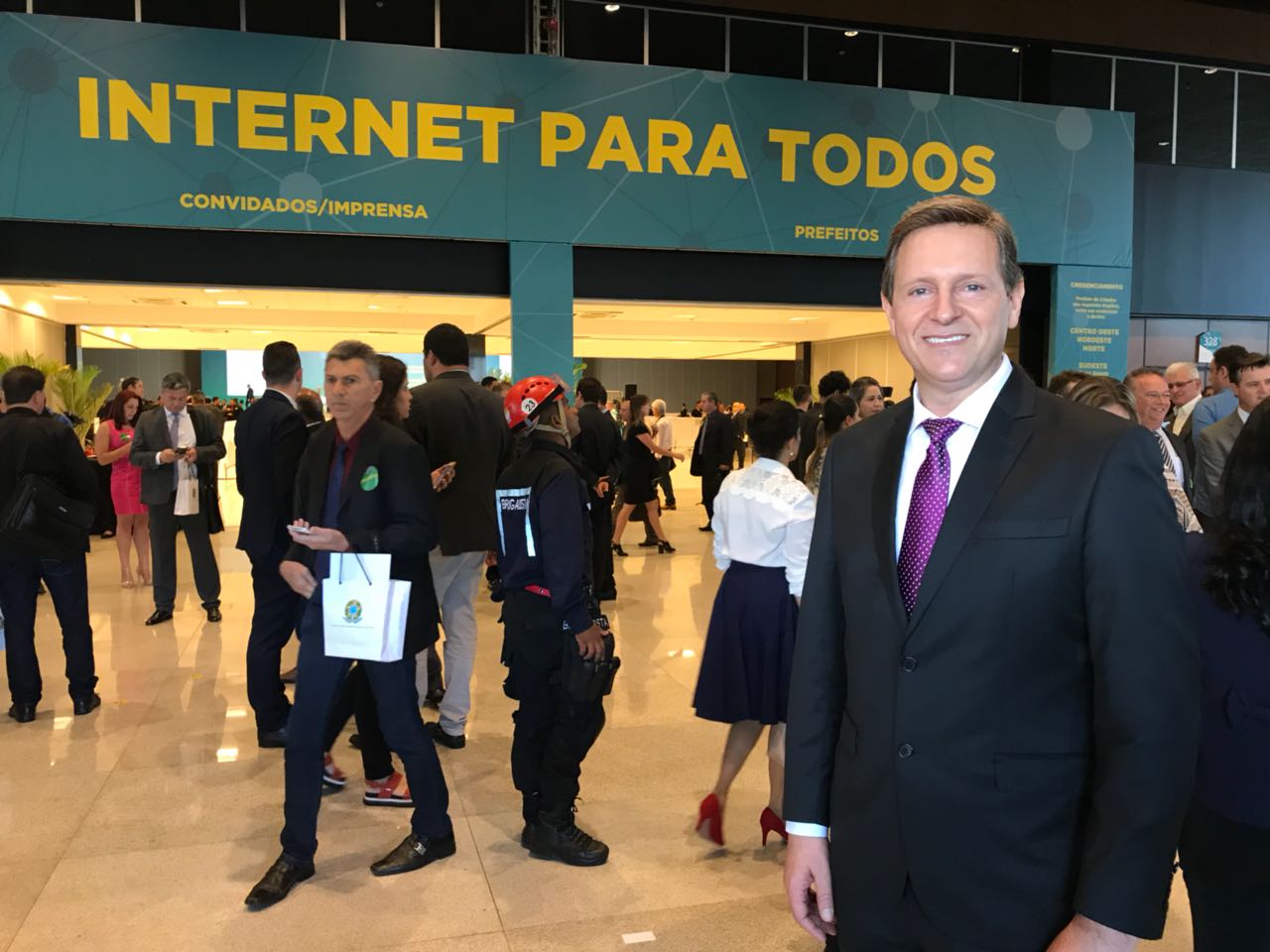 Heliton do Valle conquista internet à zona rural de Itararé (SP)