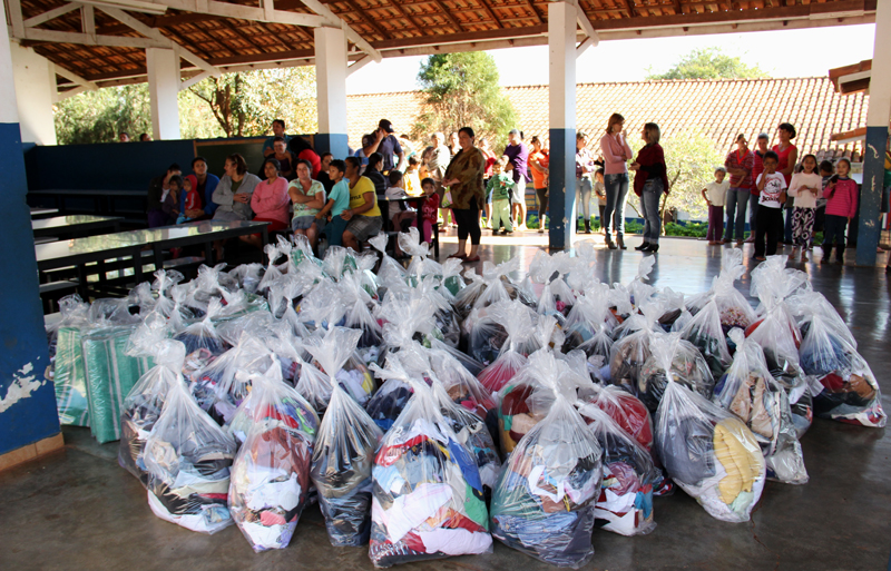 Jardim Paulicéia e Alvorada receberam donativos da Campanha do Agasalho 2014