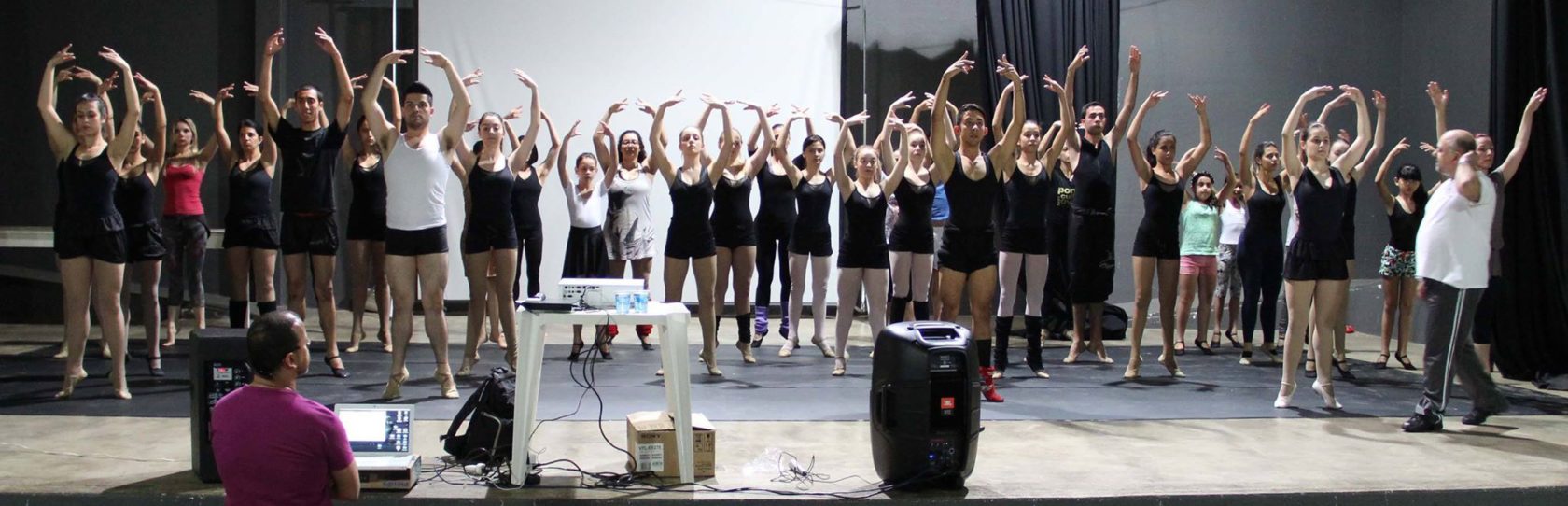 São Paulo Companhia de Dança ofereceu palestra e oficina para dançarinos de Itararé e região no Teatro Municipal Sylvio Machado