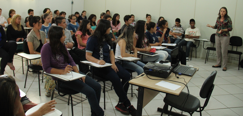 Cursos de capacitação na área administrativa e comercial tiveram o pontapé inicial