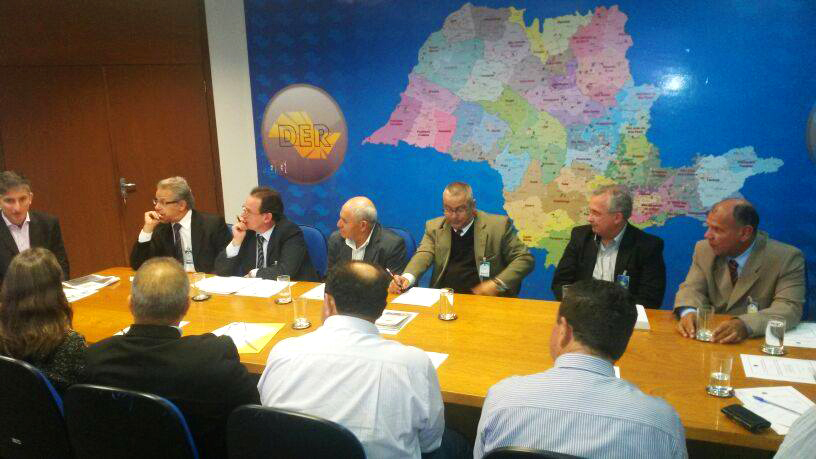 Prefeita participa de reunião no DER